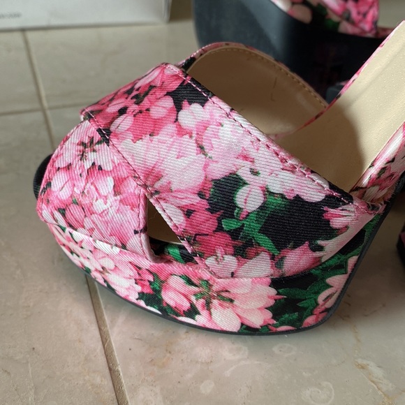 NEW PINK Floral Platform Heels - Picture 6 of 8